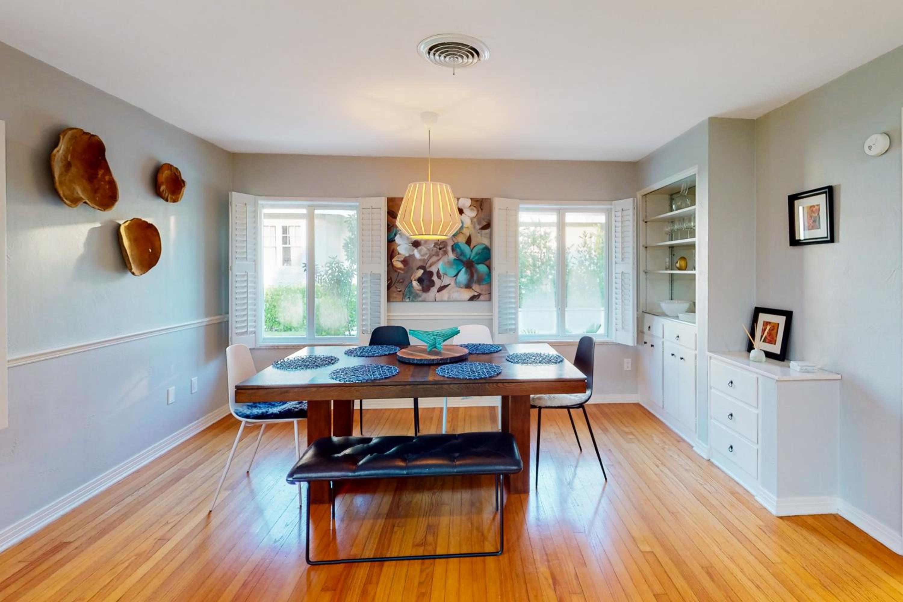 Steps to Lake Hollingsworth! Dog-Friendly Retreat