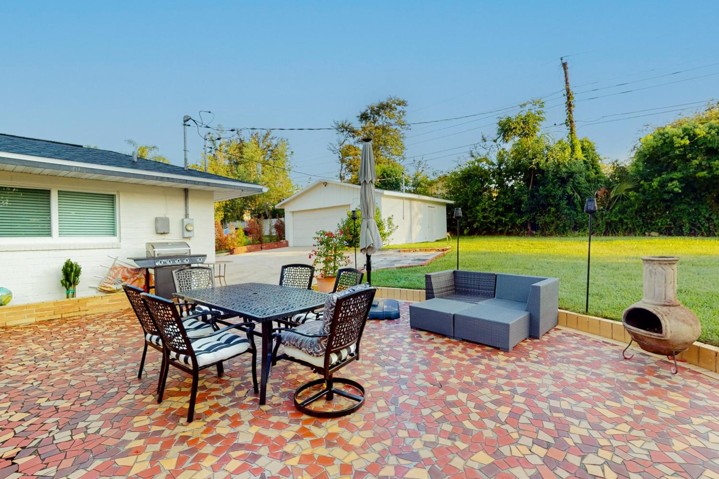 Steps to Lake Hollingsworth! Dog-Friendly Retreat