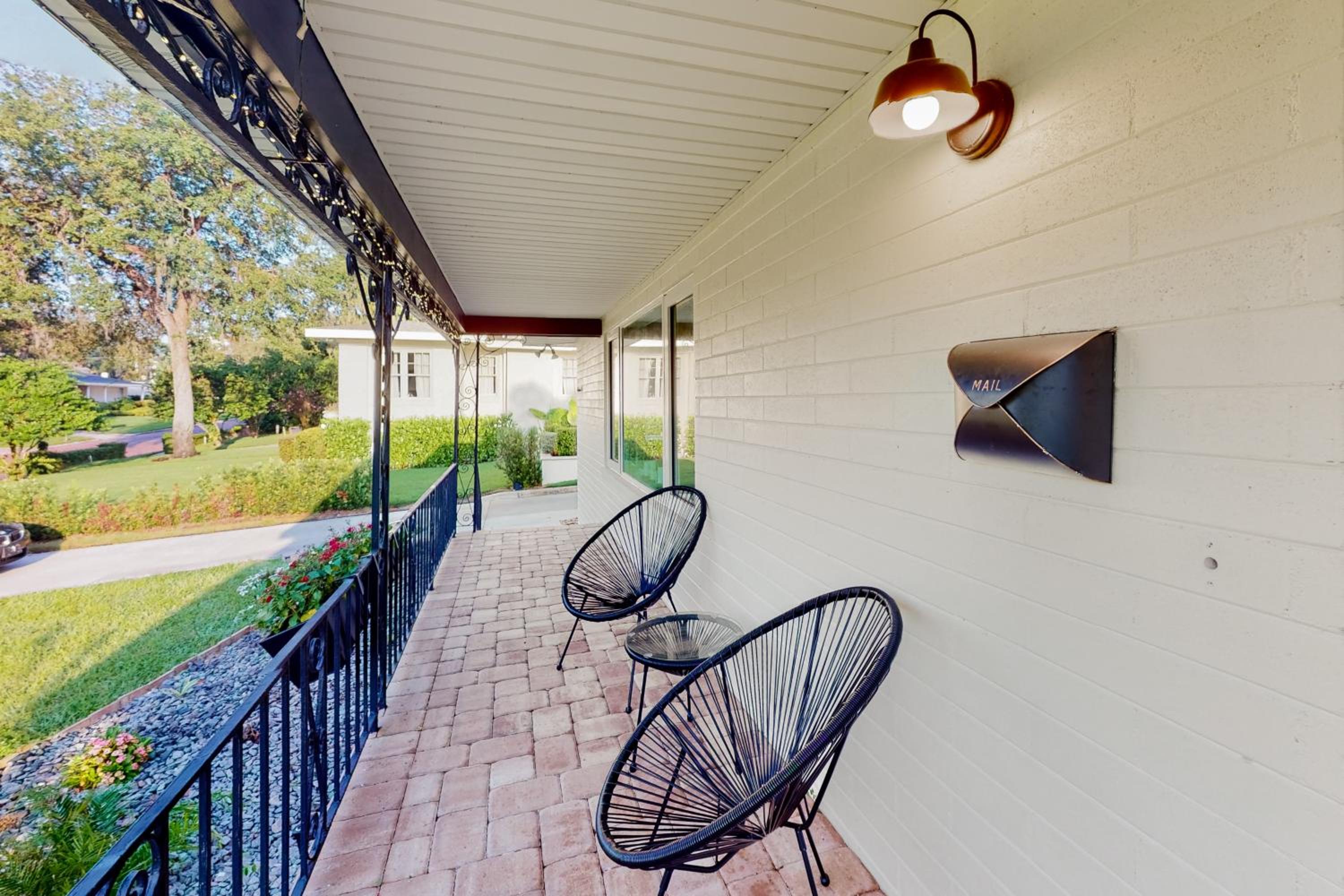 Steps to Lake Hollingsworth! Dog-Friendly Retreat