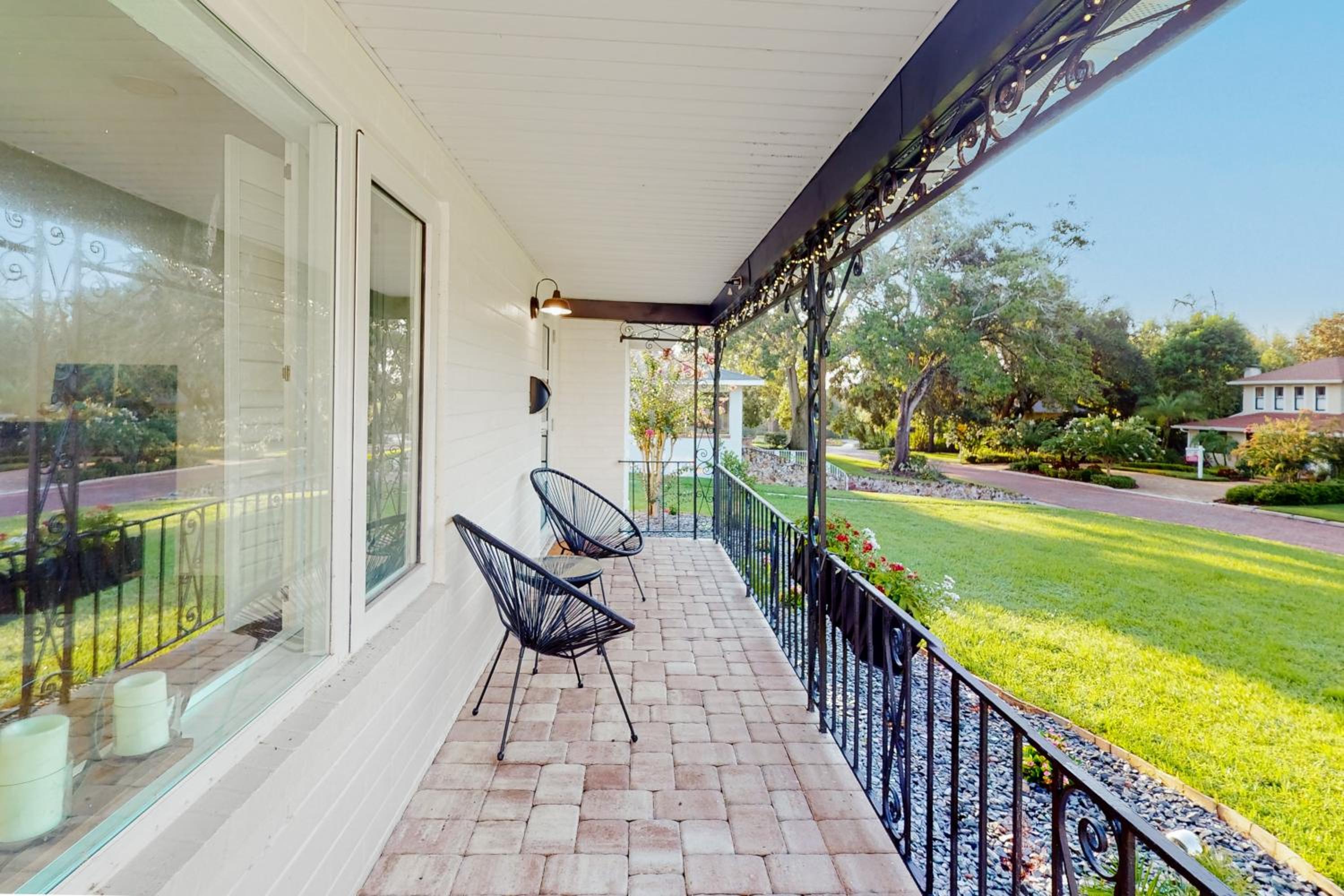 Steps to Lake Hollingsworth! Dog-Friendly Retreat