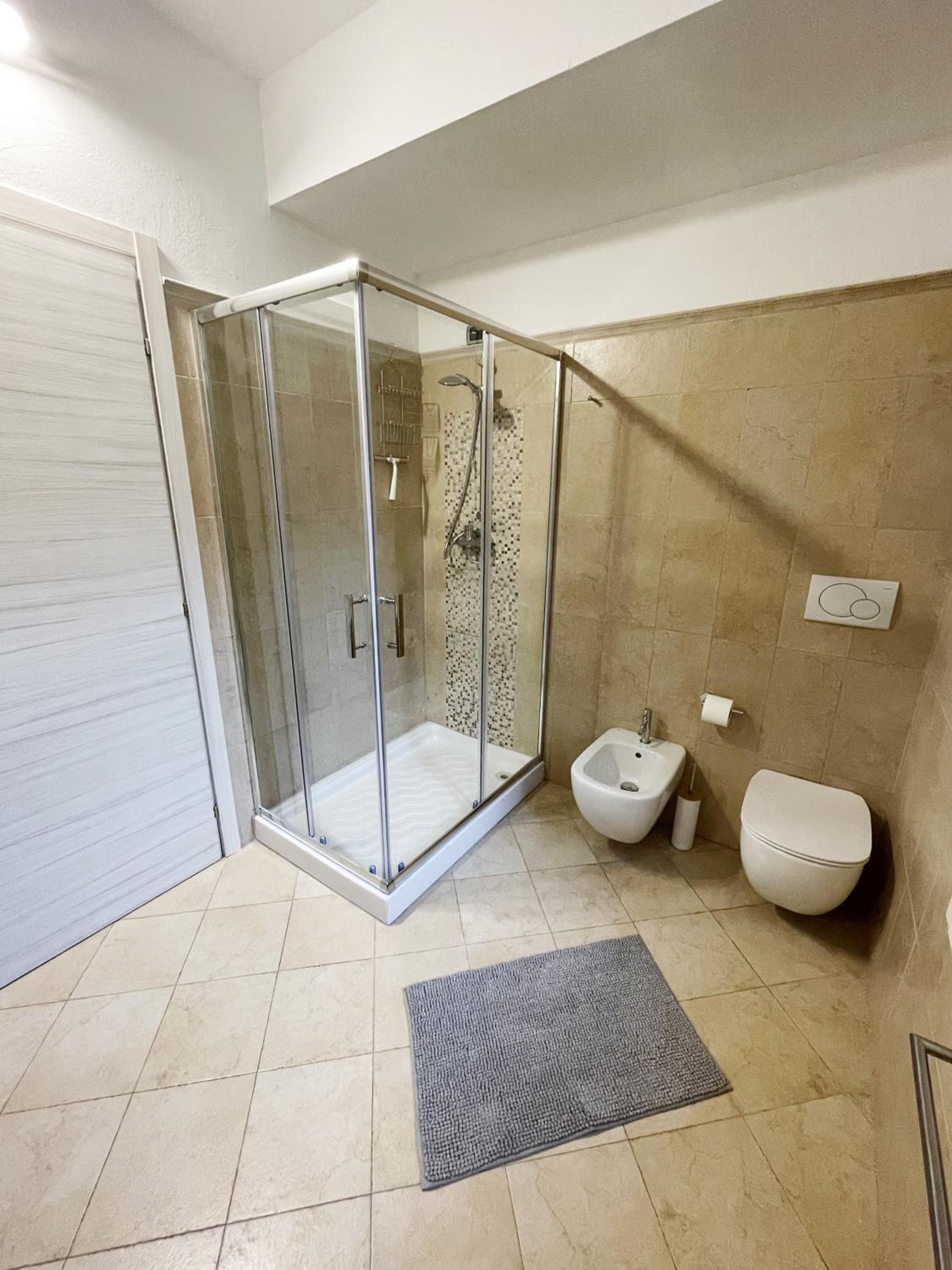 FACCIO17 en Verona — bathroom
