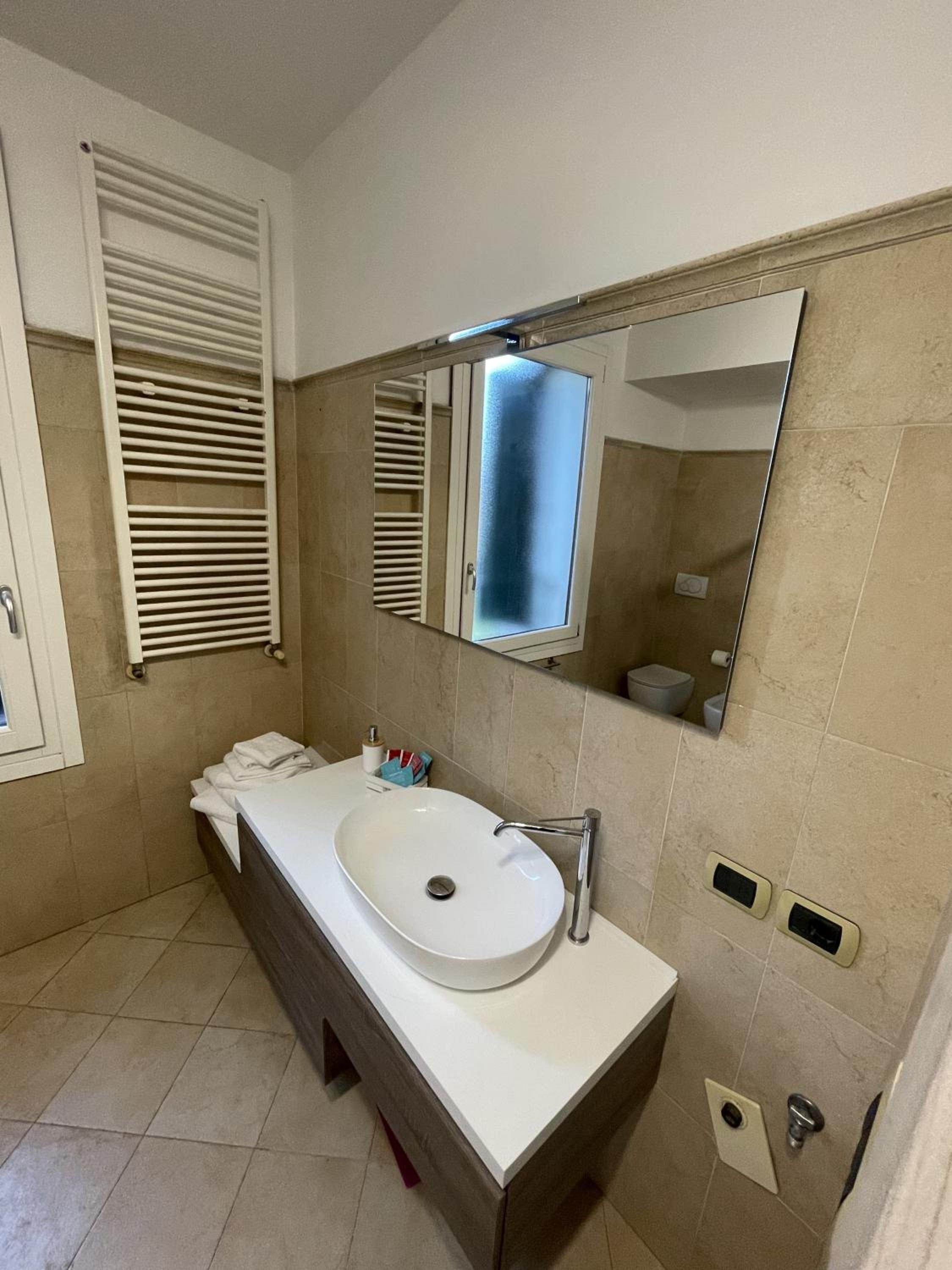 FACCIO17 en Verona — bathroom