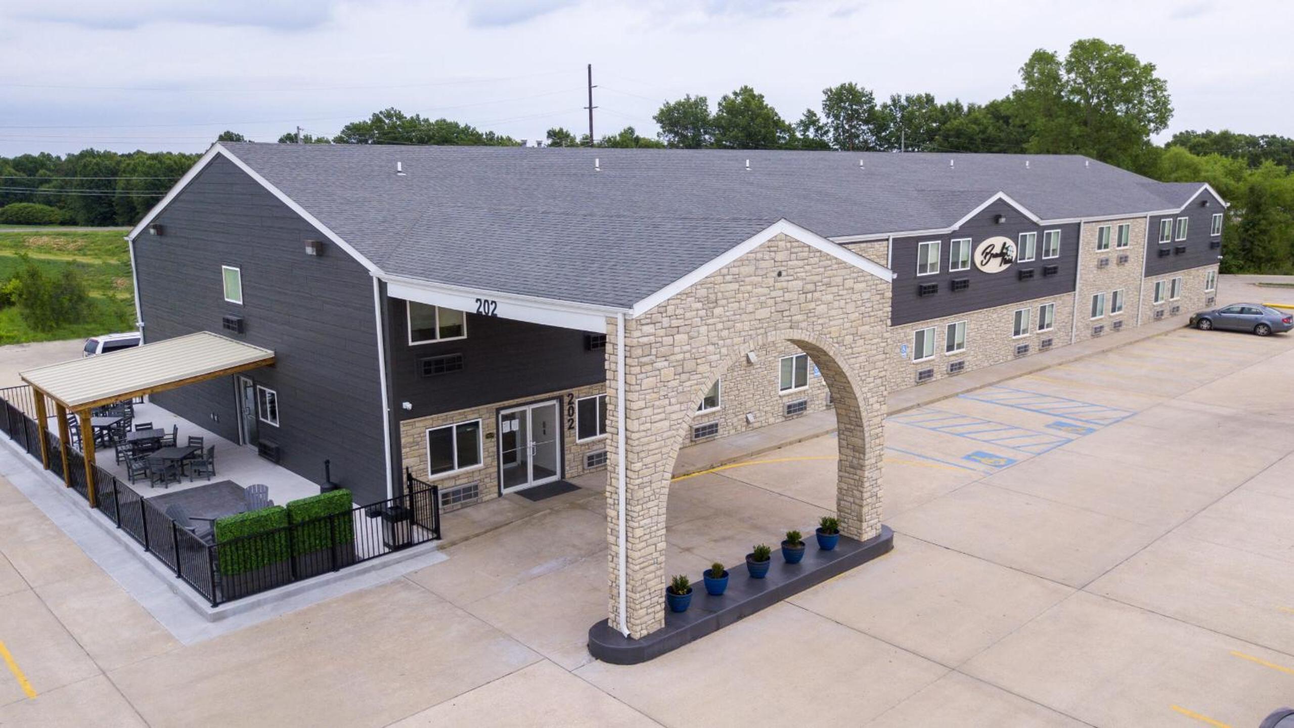 Warrenton Vacations - Brady Hotel - Property Image 1