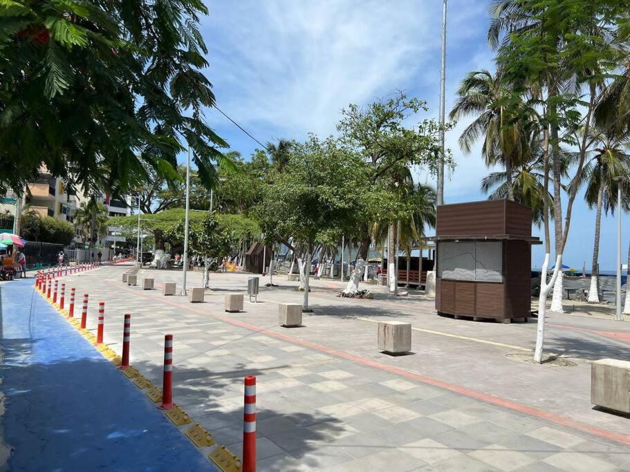 Lujoso, frente a la playa, con terraza y vista al mar .