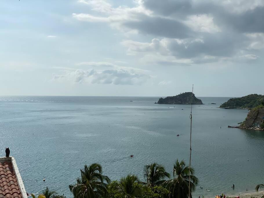 Lujoso, frente a la playa, con terraza y vista al mar .