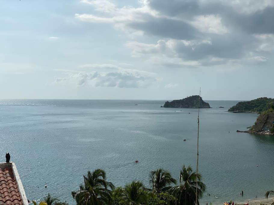Lujoso, frente a la playa, con terraza y vista al mar .