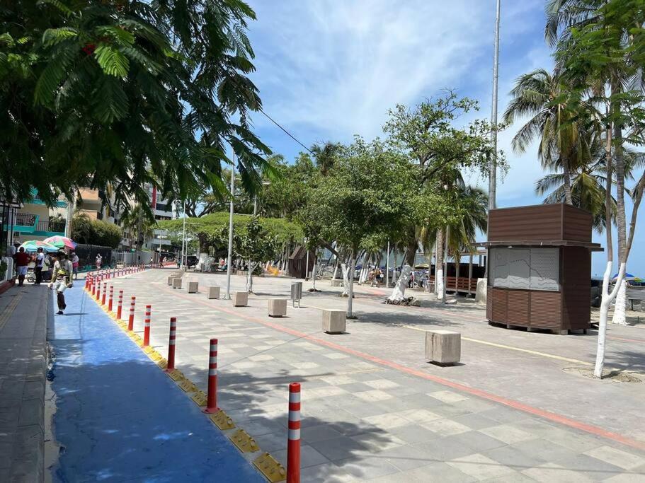 Lujoso, frente a la playa, con terraza y vista al mar .