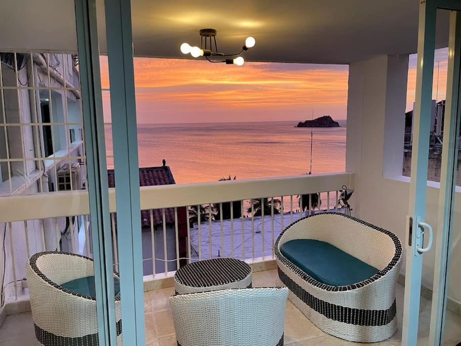 Lujoso, frente a la playa, con terraza y vista al mar .