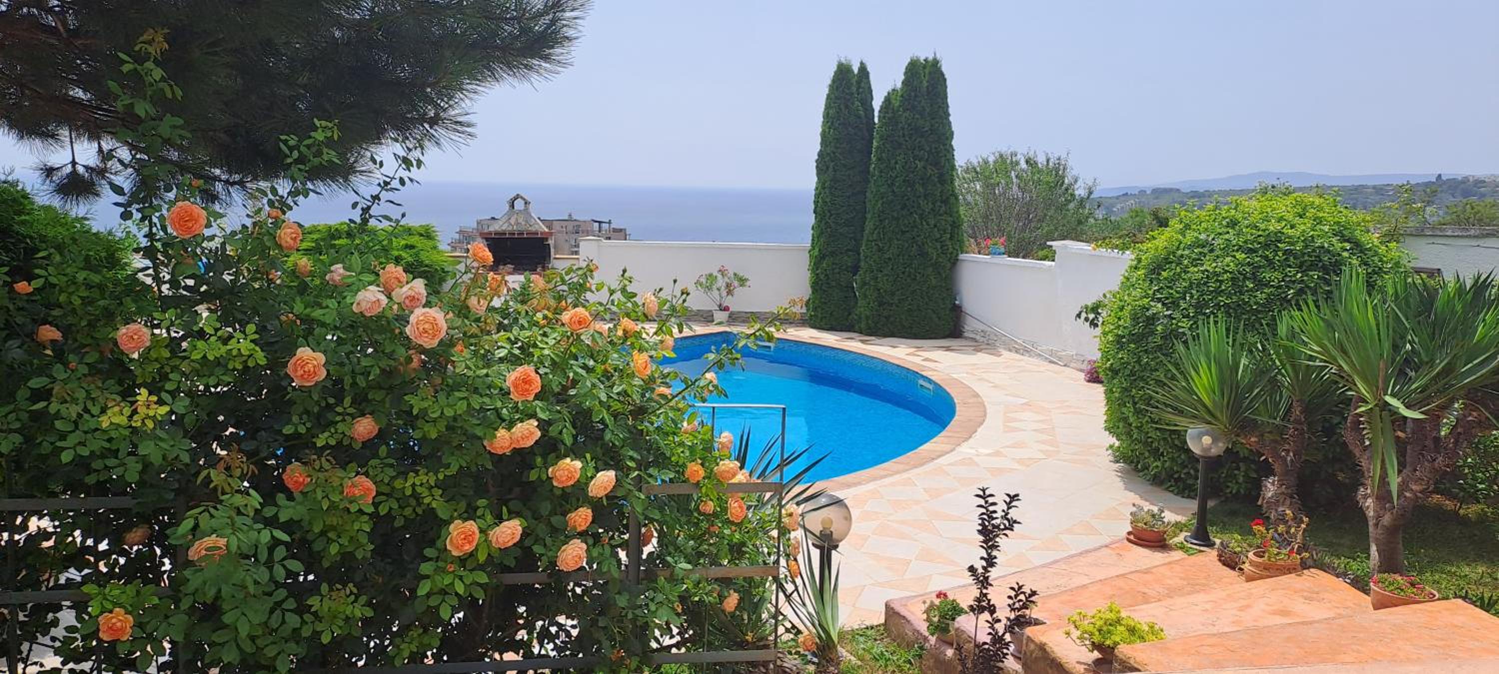 Villa Byala Grape House