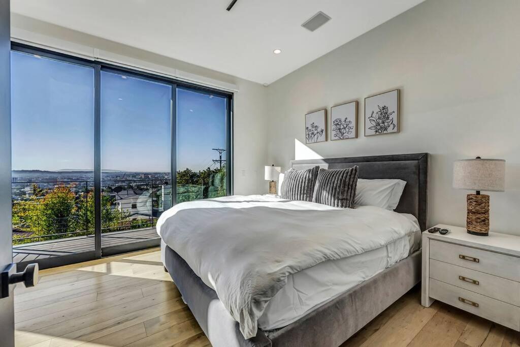 5BRM 6Bath Off Sunset in WeHo Villa