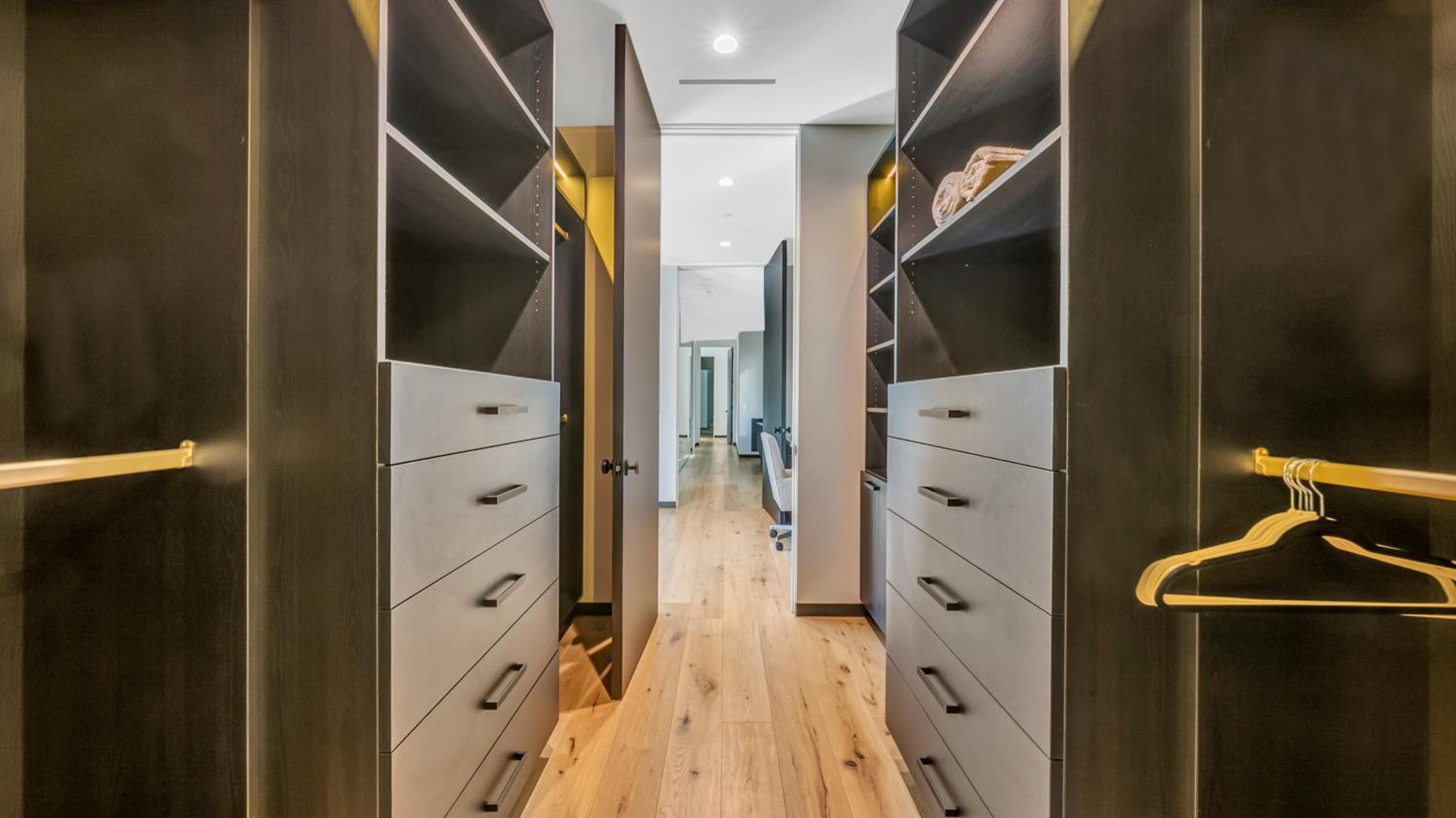 5BRM 6Bath Off Sunset in WeHo Villa