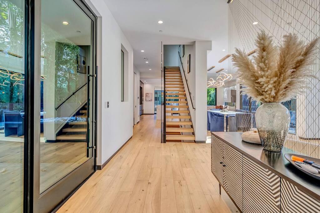 5BRM 6Bath Off Sunset in WeHo Villa