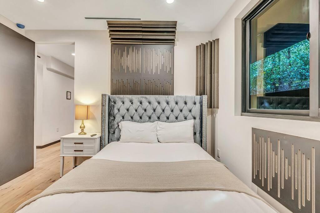 5BRM 6Bath Off Sunset in WeHo Villa