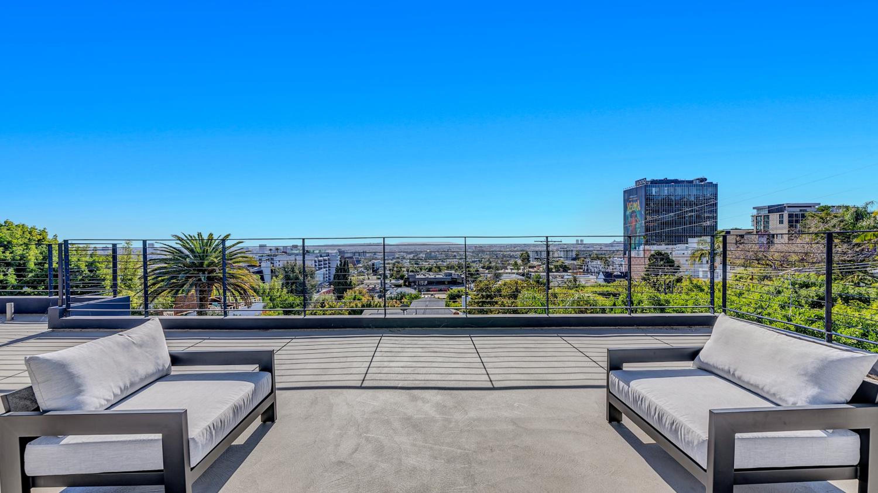 5BRM 6Bath Off Sunset in WeHo Villa