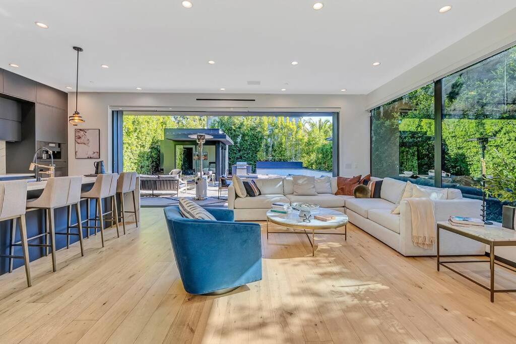 5BRM 6Bath Off Sunset in WeHo Villa