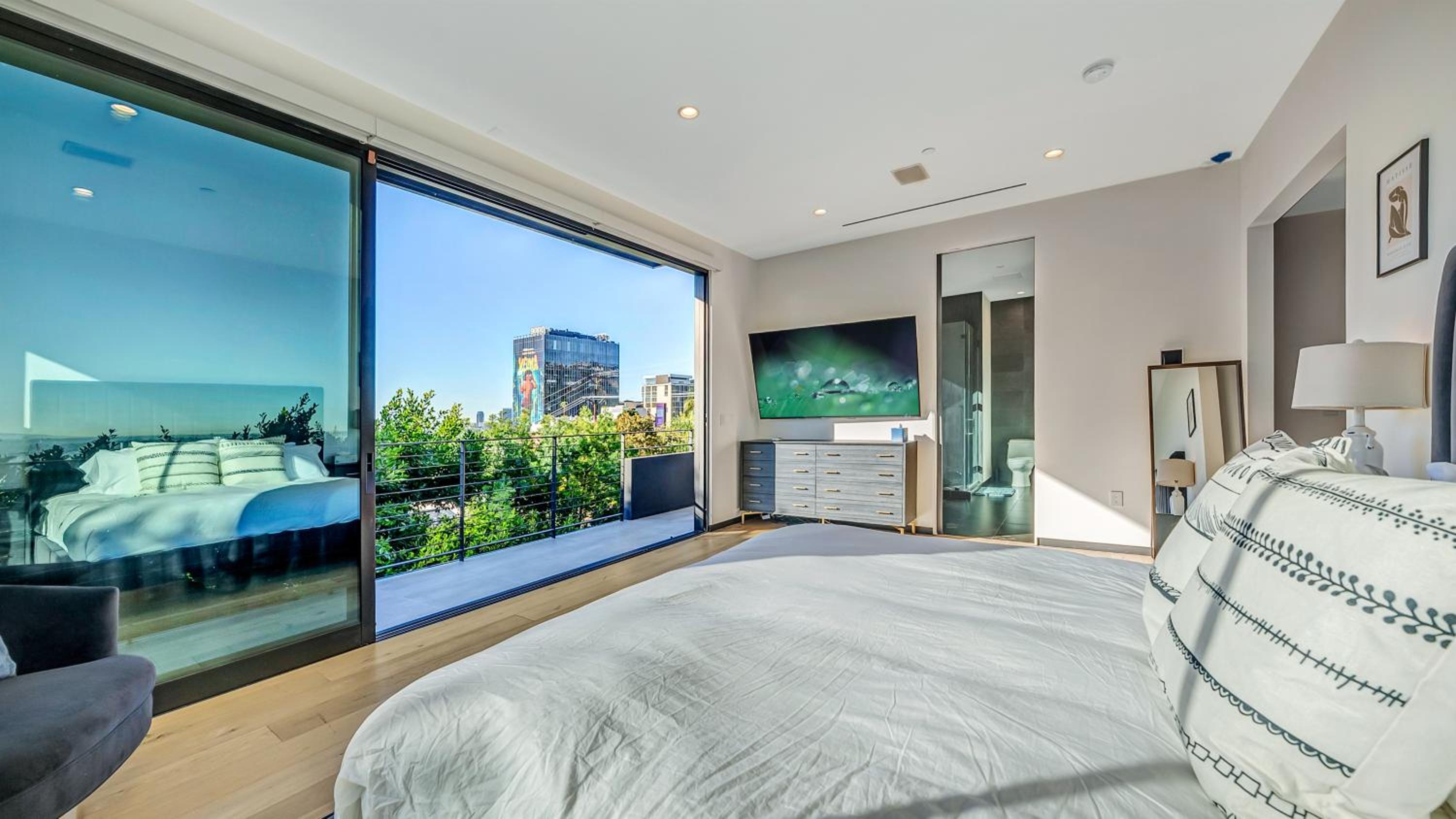 5BRM 6Bath Off Sunset in WeHo Villa