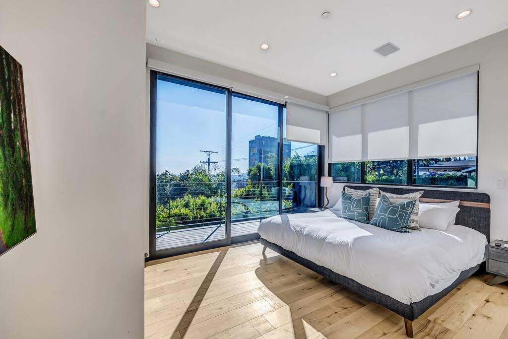 5BRM 6Bath Off Sunset in WeHo Villa