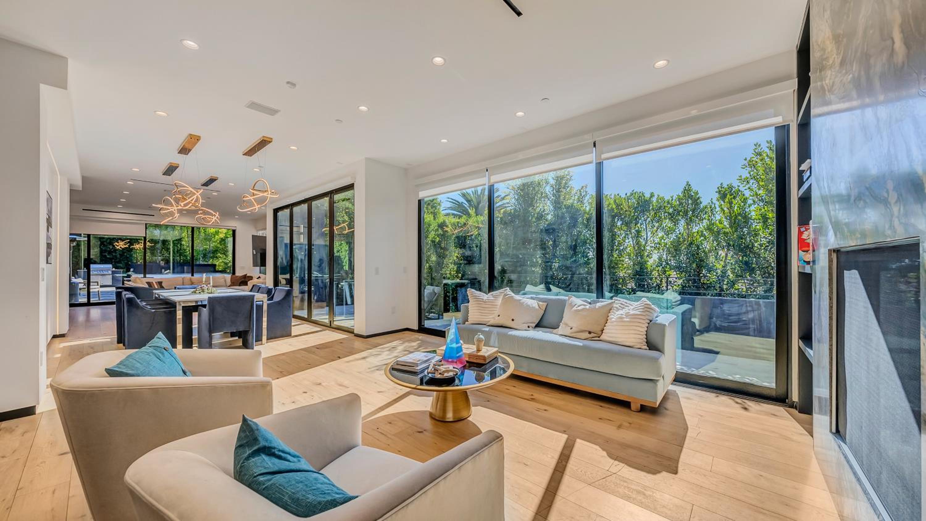 5BRM 6Bath Off Sunset in WeHo Villa