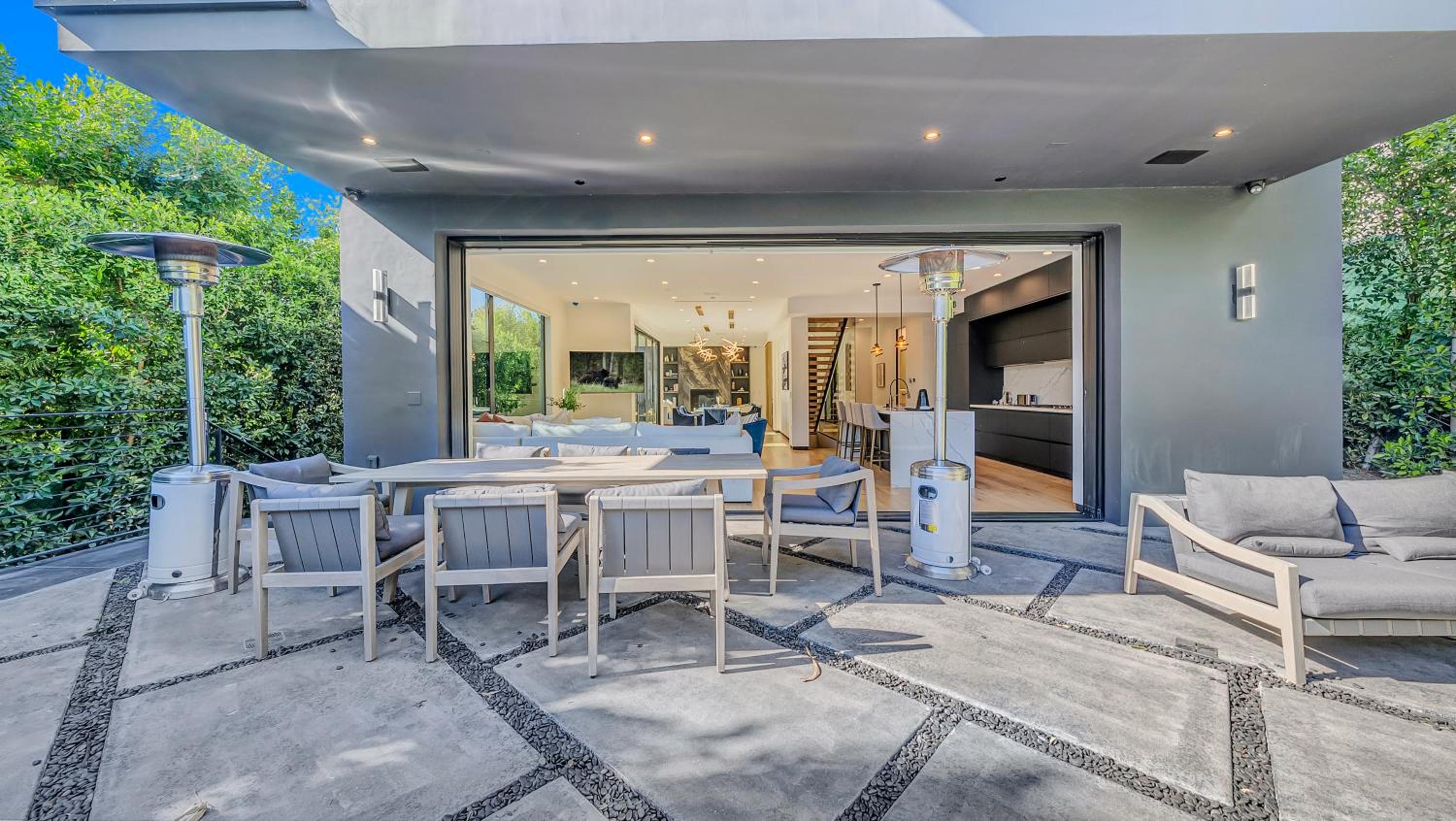 5BRM 6Bath Off Sunset in WeHo Villa