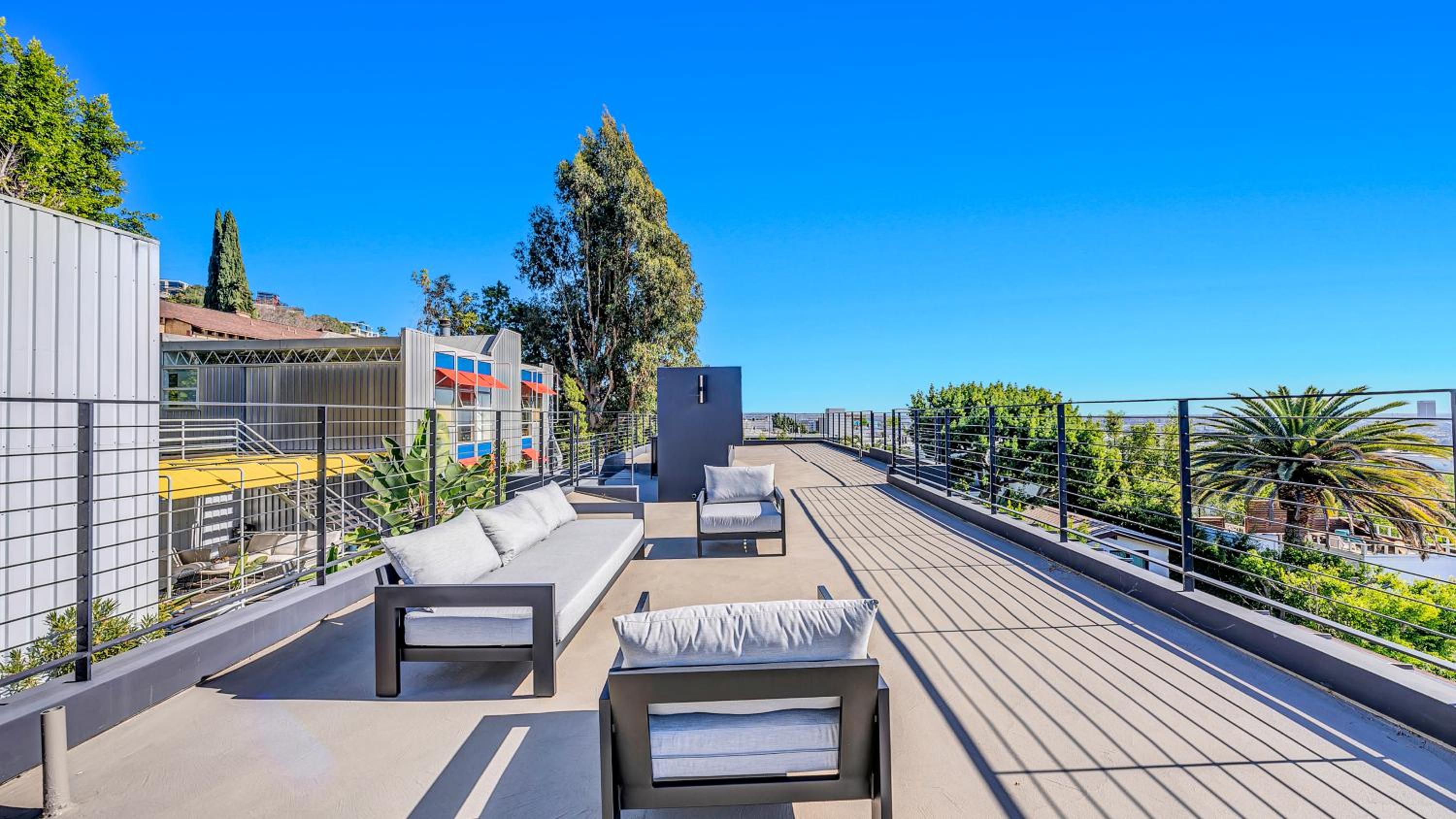 5BRM 6Bath Off Sunset in WeHo Villa