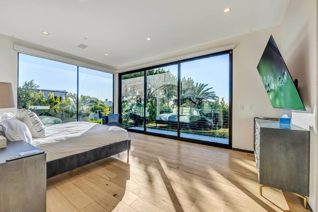 5BRM 6Bath Off Sunset in WeHo Villa