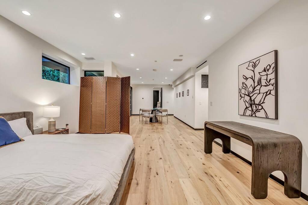 5BRM 6Bath Off Sunset in WeHo Villa