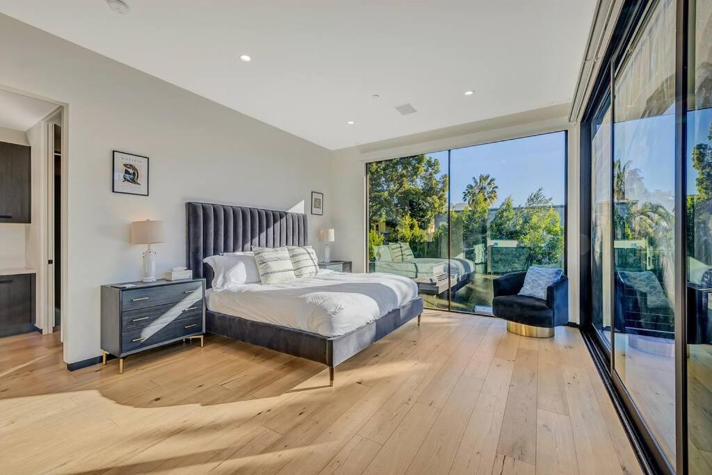 5BRM 6Bath Off Sunset in WeHo Villa