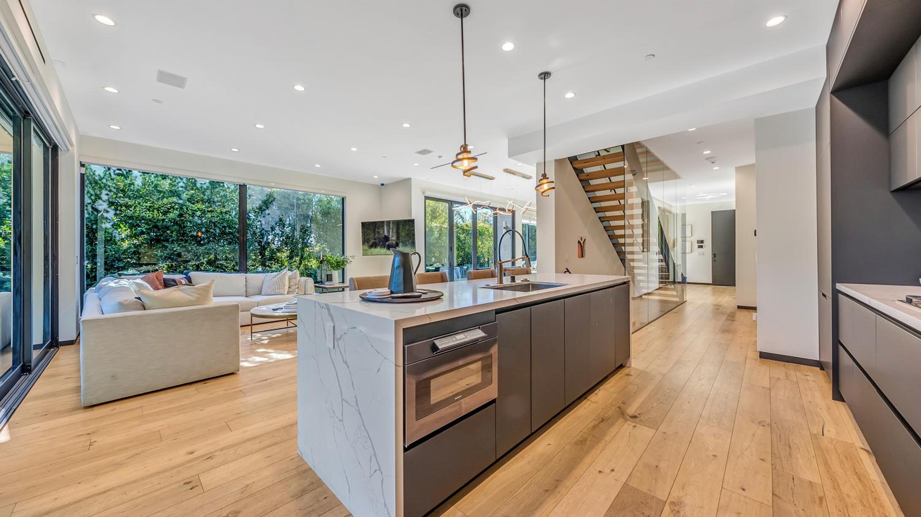 5BRM 6Bath Off Sunset in WeHo Villa