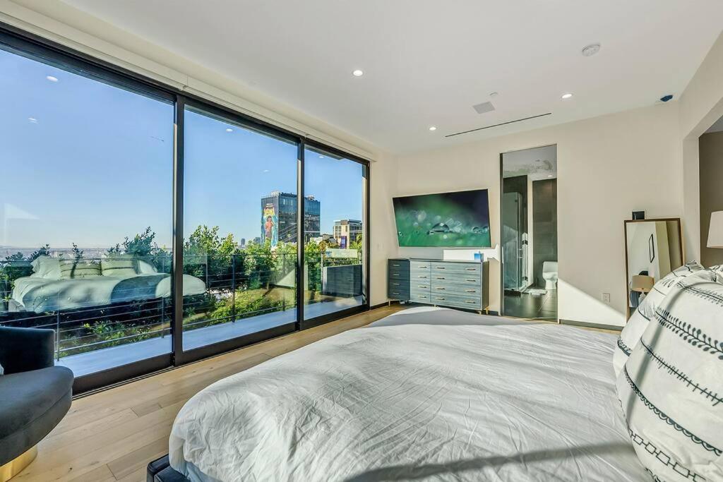 5BRM 6Bath Off Sunset in WeHo Villa