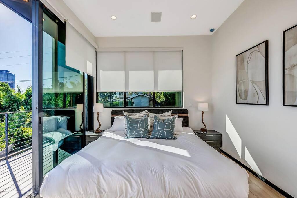 5BRM 6Bath Off Sunset in WeHo Villa