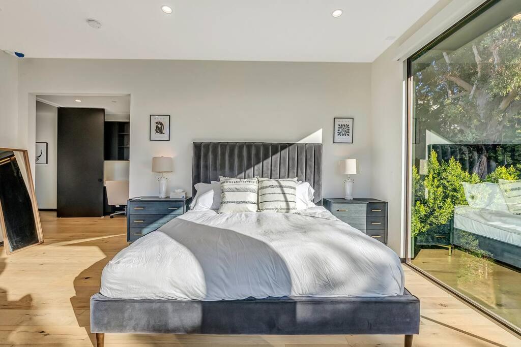 5BRM 6Bath Off Sunset in WeHo Villa