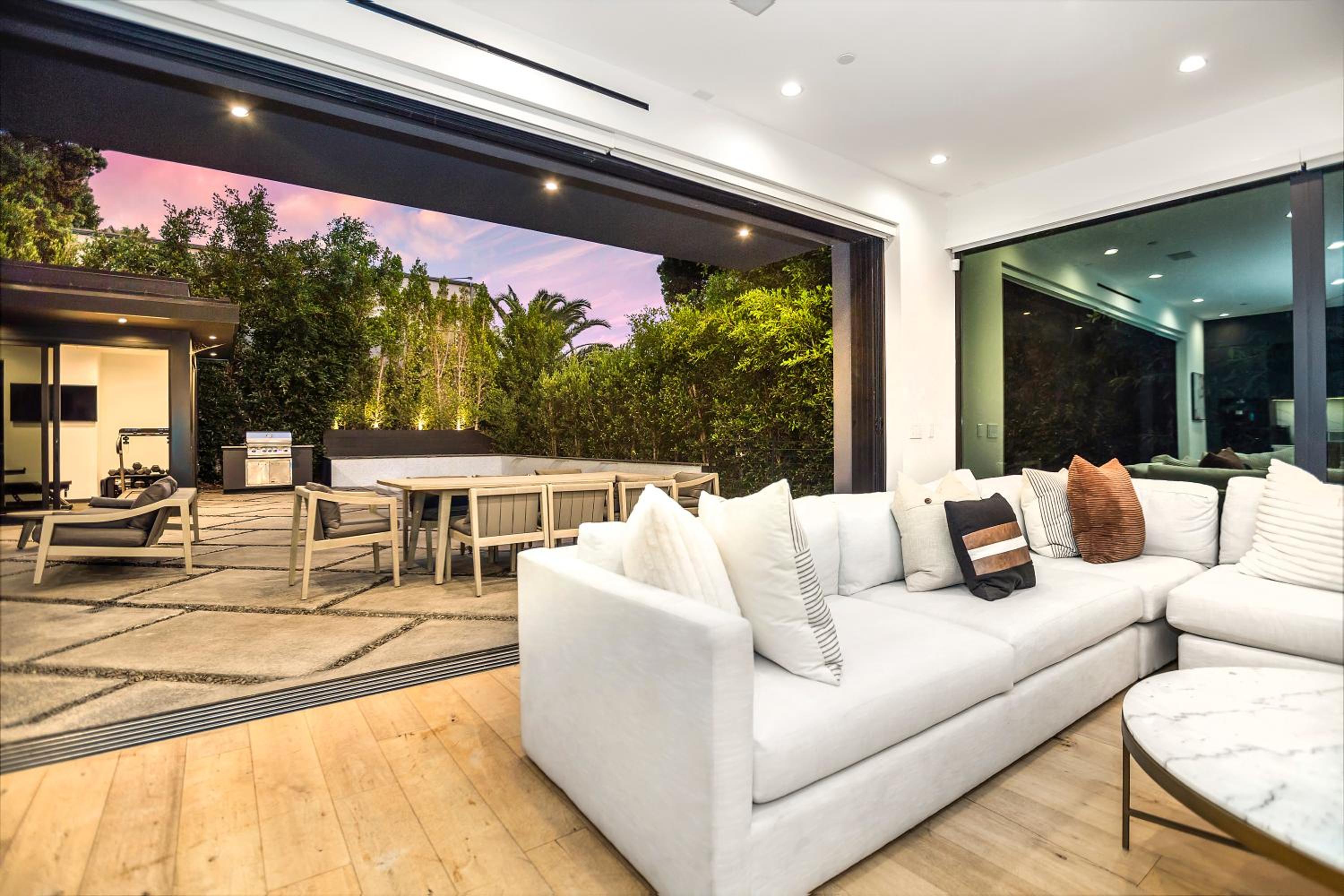 5BRM 6Bath Off Sunset in WeHo Villa