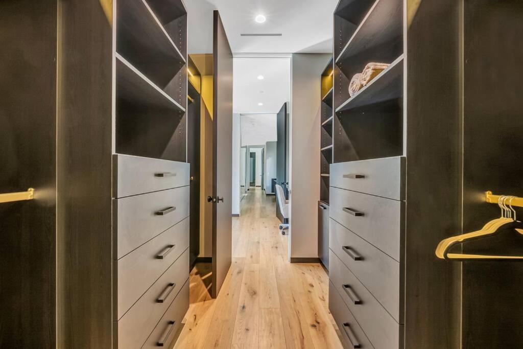 5BRM 6Bath Off Sunset in WeHo Villa