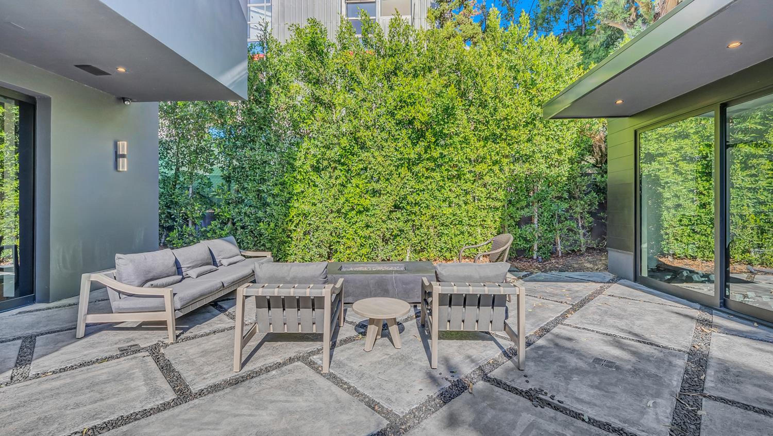 5BRM 6Bath Off Sunset in WeHo Villa