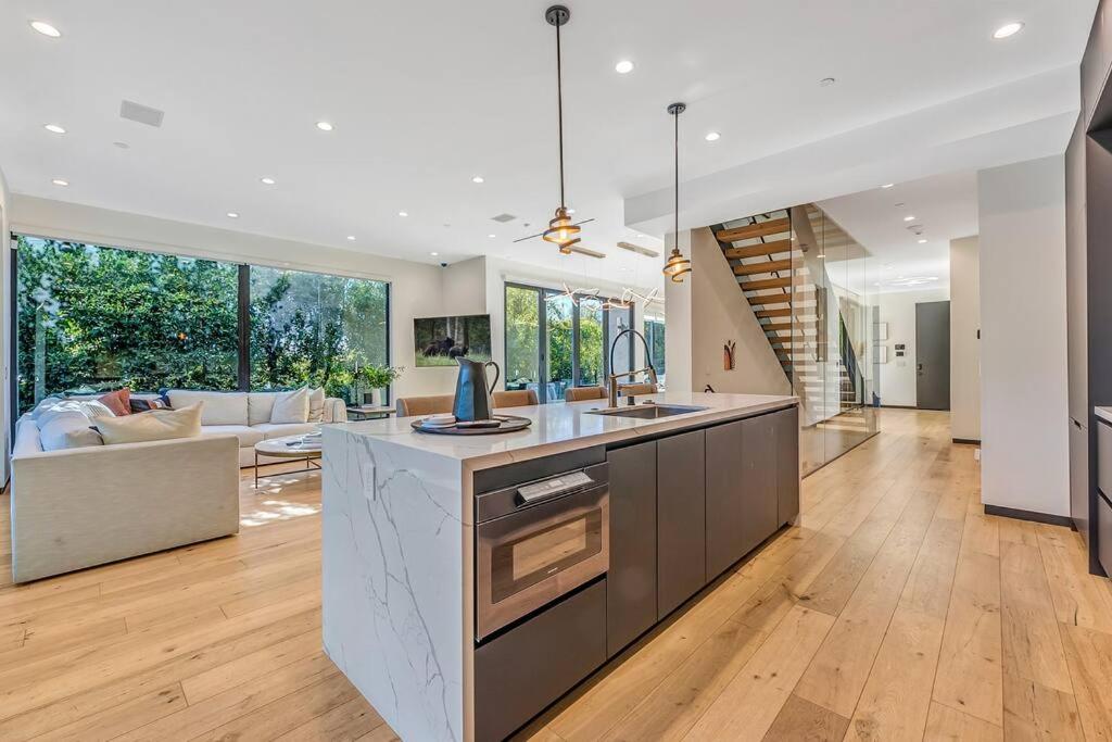 5BRM 6Bath Off Sunset in WeHo Villa