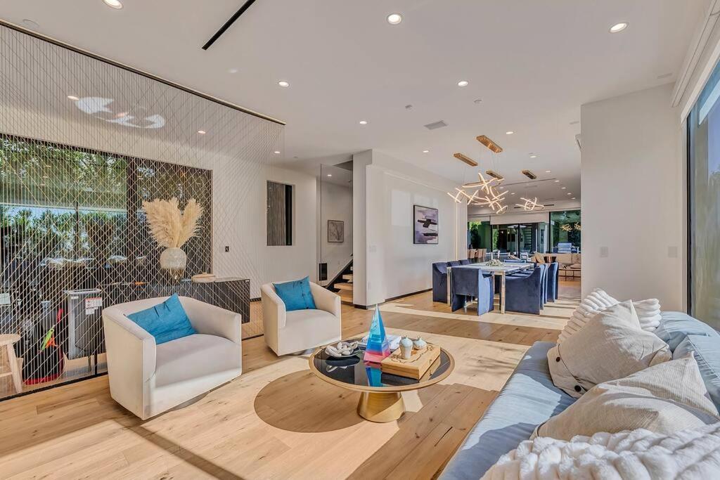 5BRM 6Bath Off Sunset in WeHo Villa