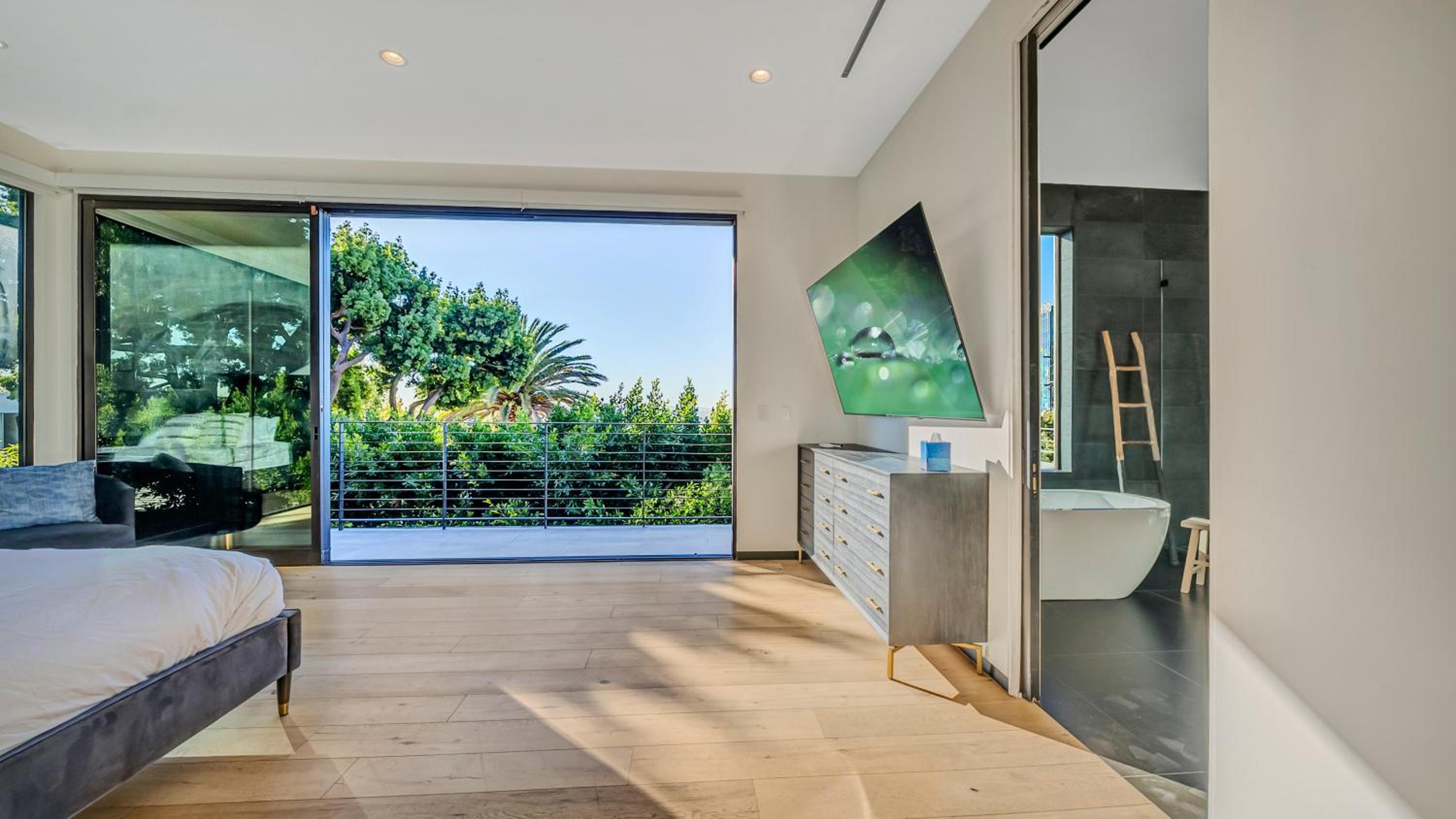 5BRM 6Bath Off Sunset in WeHo Villa