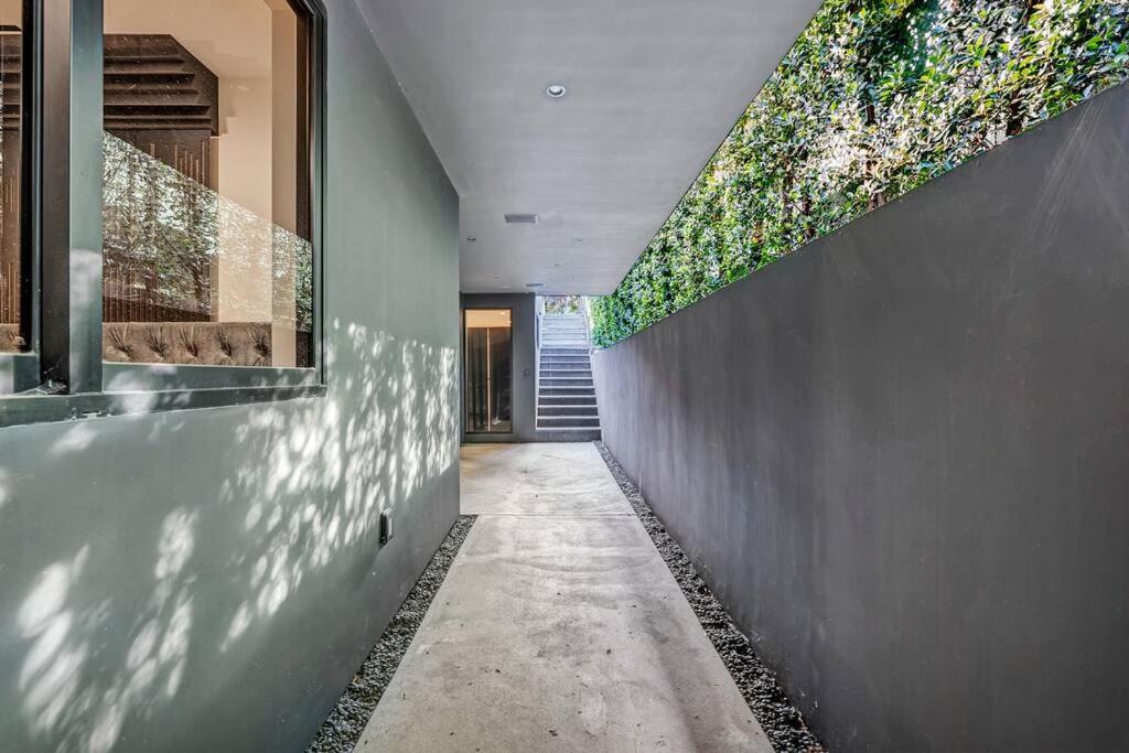 5BRM 6Bath Off Sunset in WeHo Villa