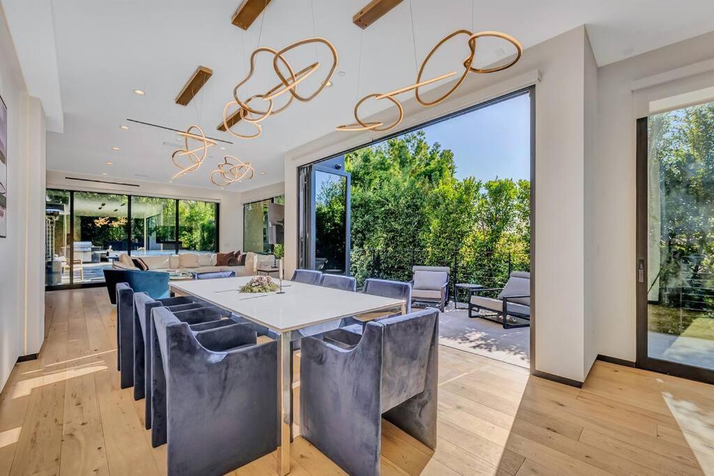 5BRM 6Bath Off Sunset in WeHo Villa
