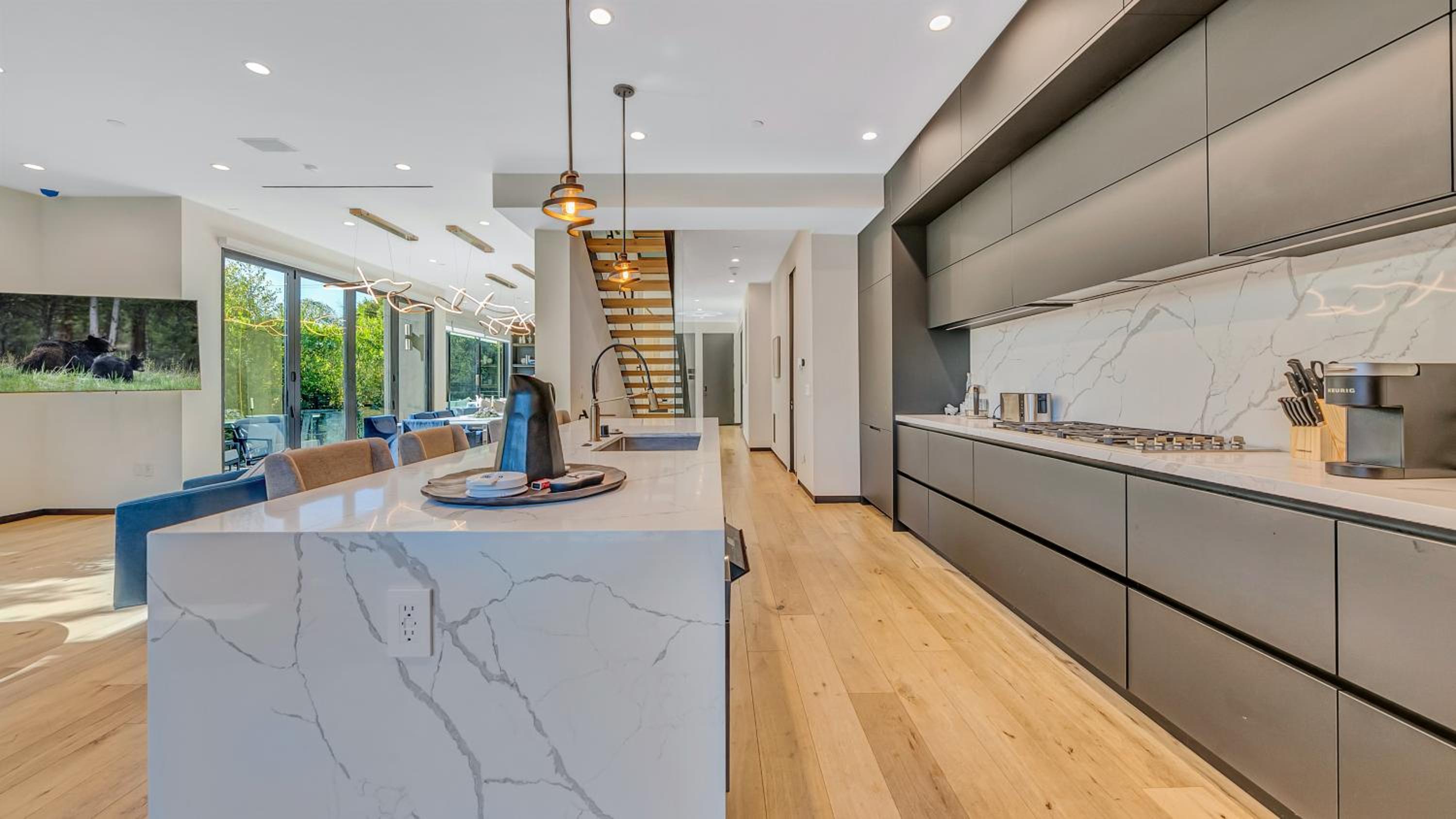 5BRM 6Bath Off Sunset in WeHo Villa