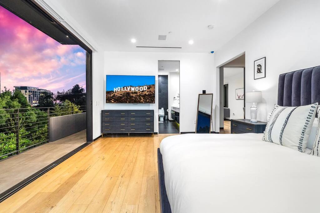 5BRM 6Bath Off Sunset in WeHo Villa