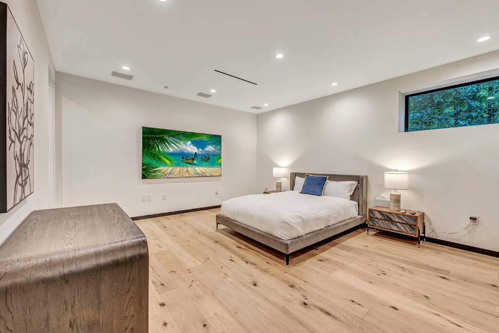 5BRM 6Bath Off Sunset in WeHo Villa