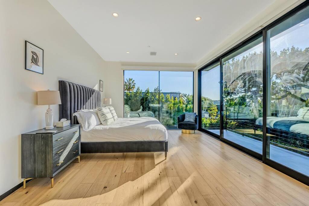 5BRM 6Bath Off Sunset in WeHo Villa