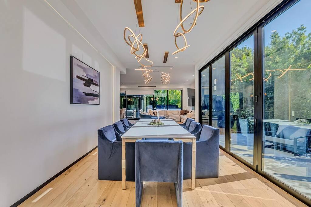 5BRM 6Bath Off Sunset in WeHo Villa