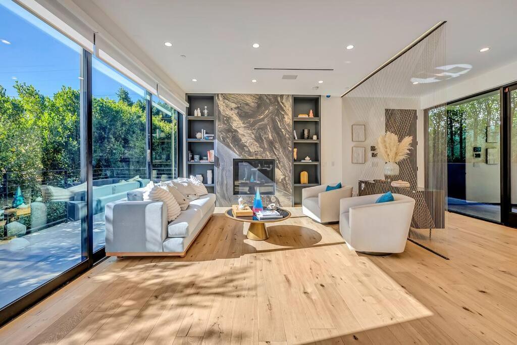 5BRM 6Bath Off Sunset in WeHo Villa
