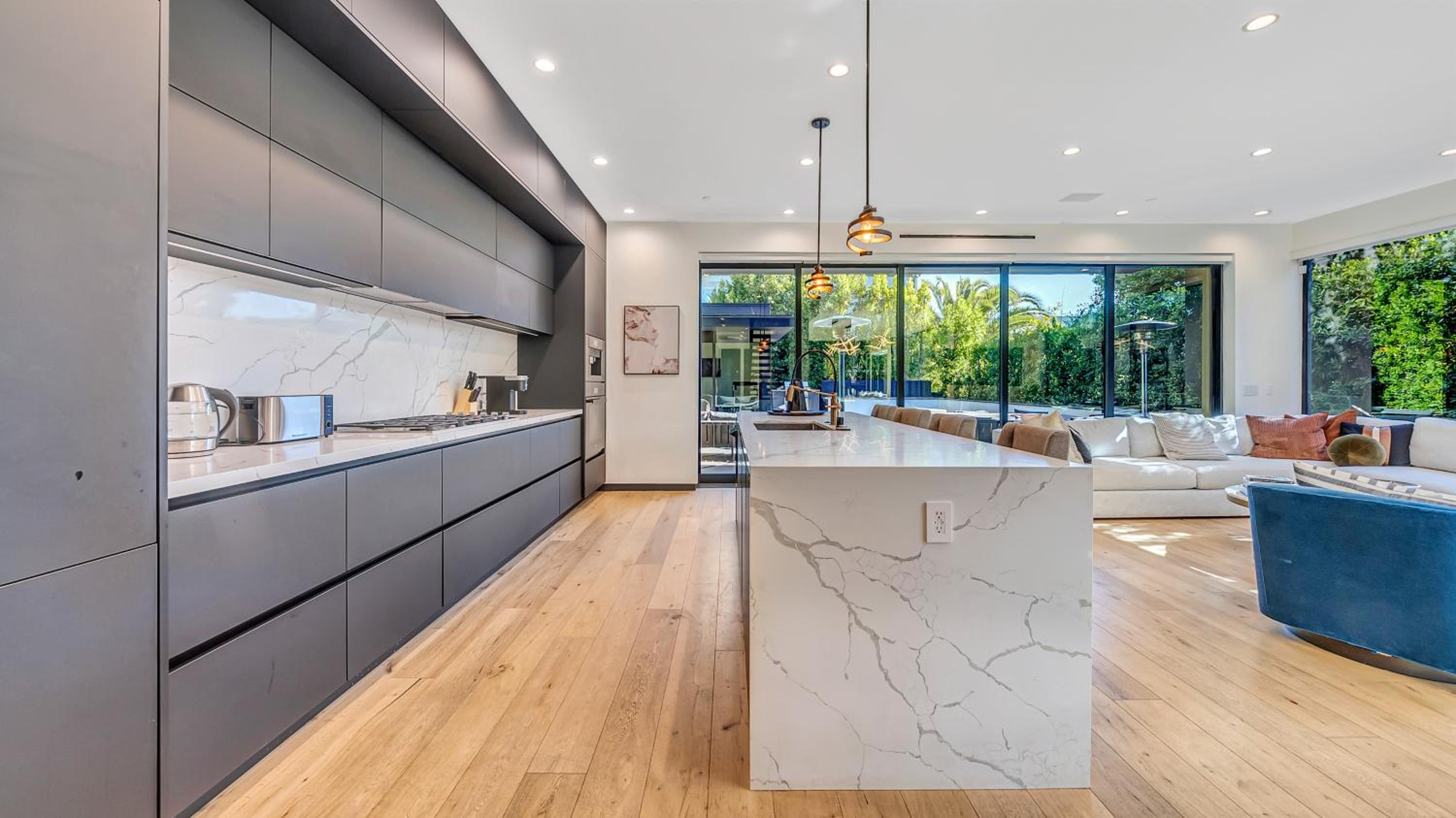 5BRM 6Bath Off Sunset in WeHo Villa