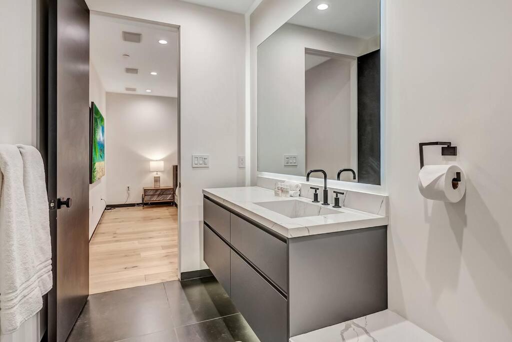 5BRM 6Bath Off Sunset in WeHo Villa