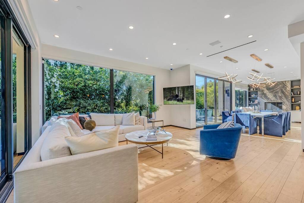 5BRM 6Bath Off Sunset in WeHo Villa
