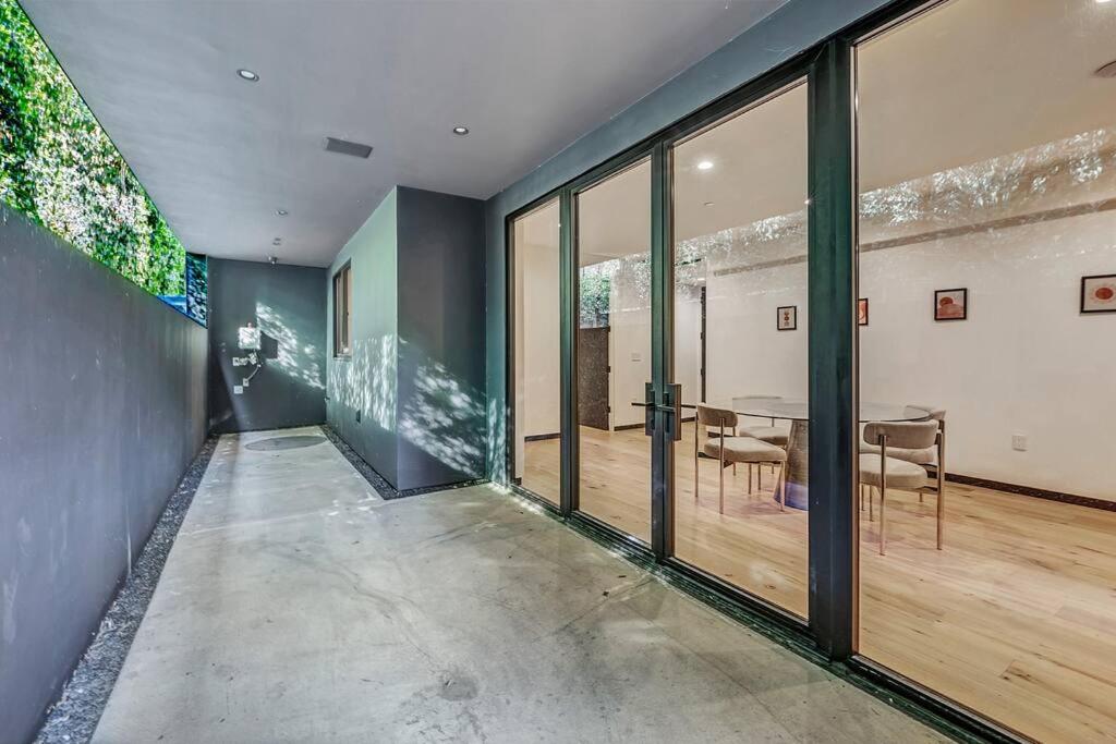5BRM 6Bath Off Sunset in WeHo Villa