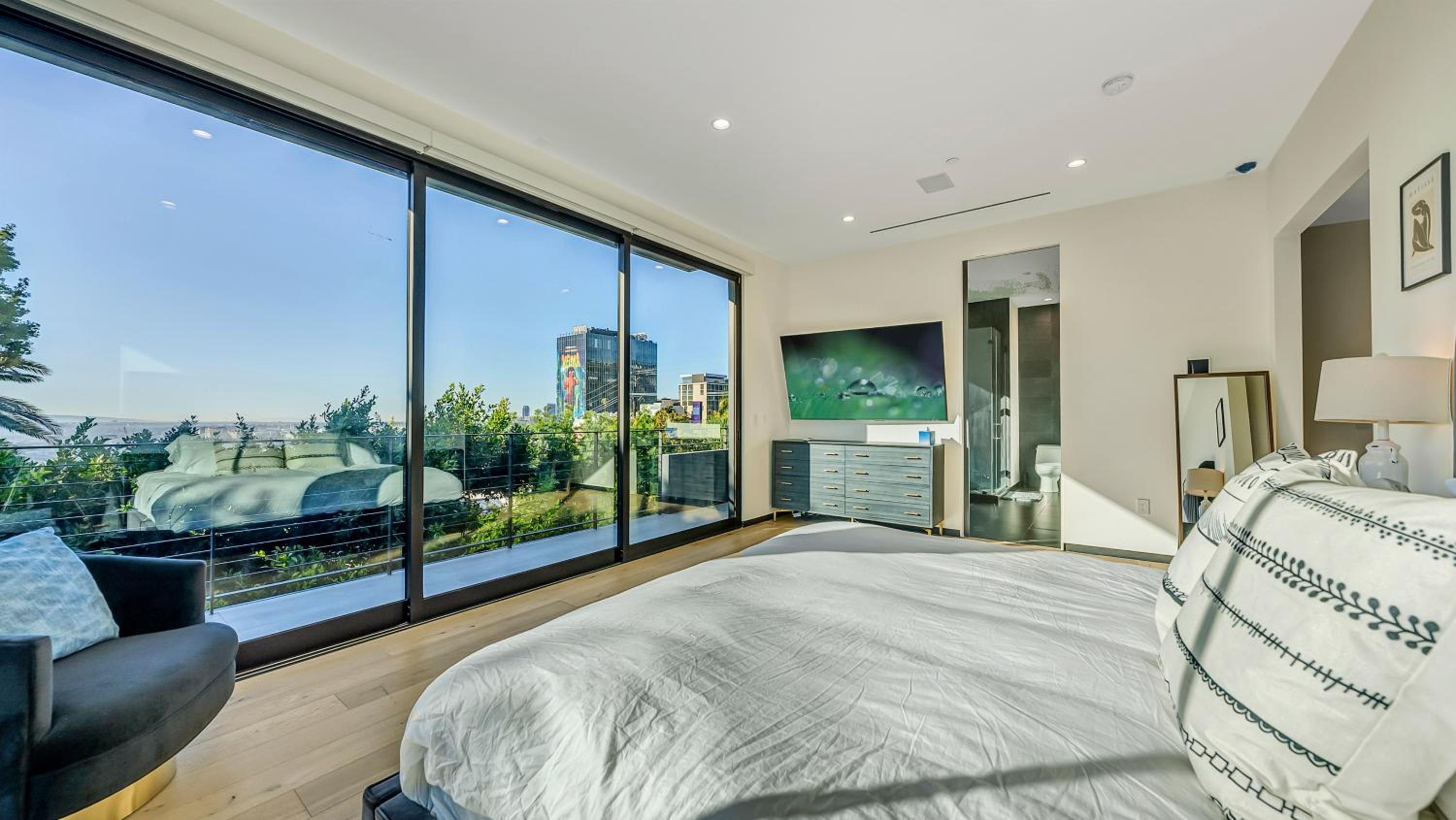 5BRM 6Bath Off Sunset in WeHo Villa